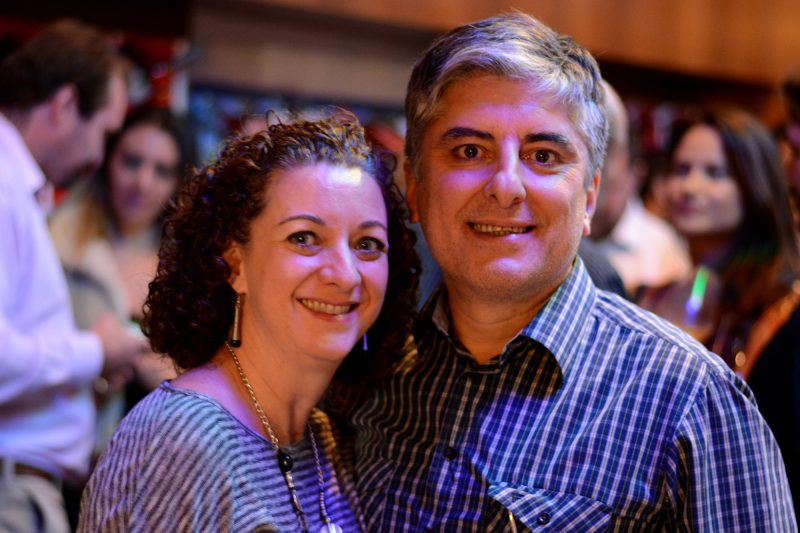 Renata e Emanuel na inauguração do Red Buteco, na Vila Madalena, em São Paulo