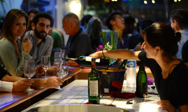 Um bar só de vinhos brasileiros em São Paulo