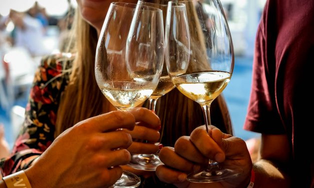 Lisboa e Porto recebem a Hello Summer Wine Party, a festa vínica que celebra o verão!