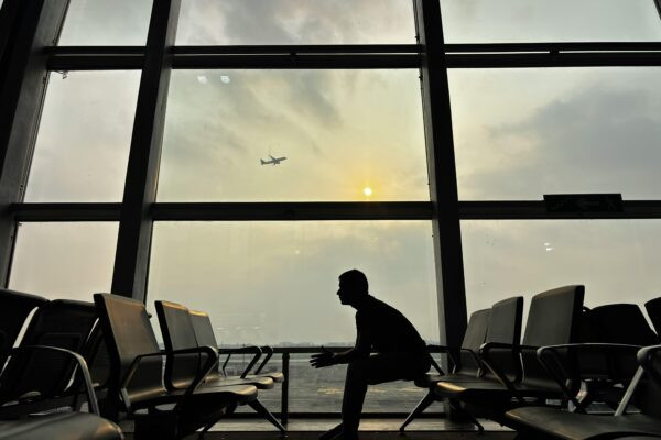 Homem no aeroporto